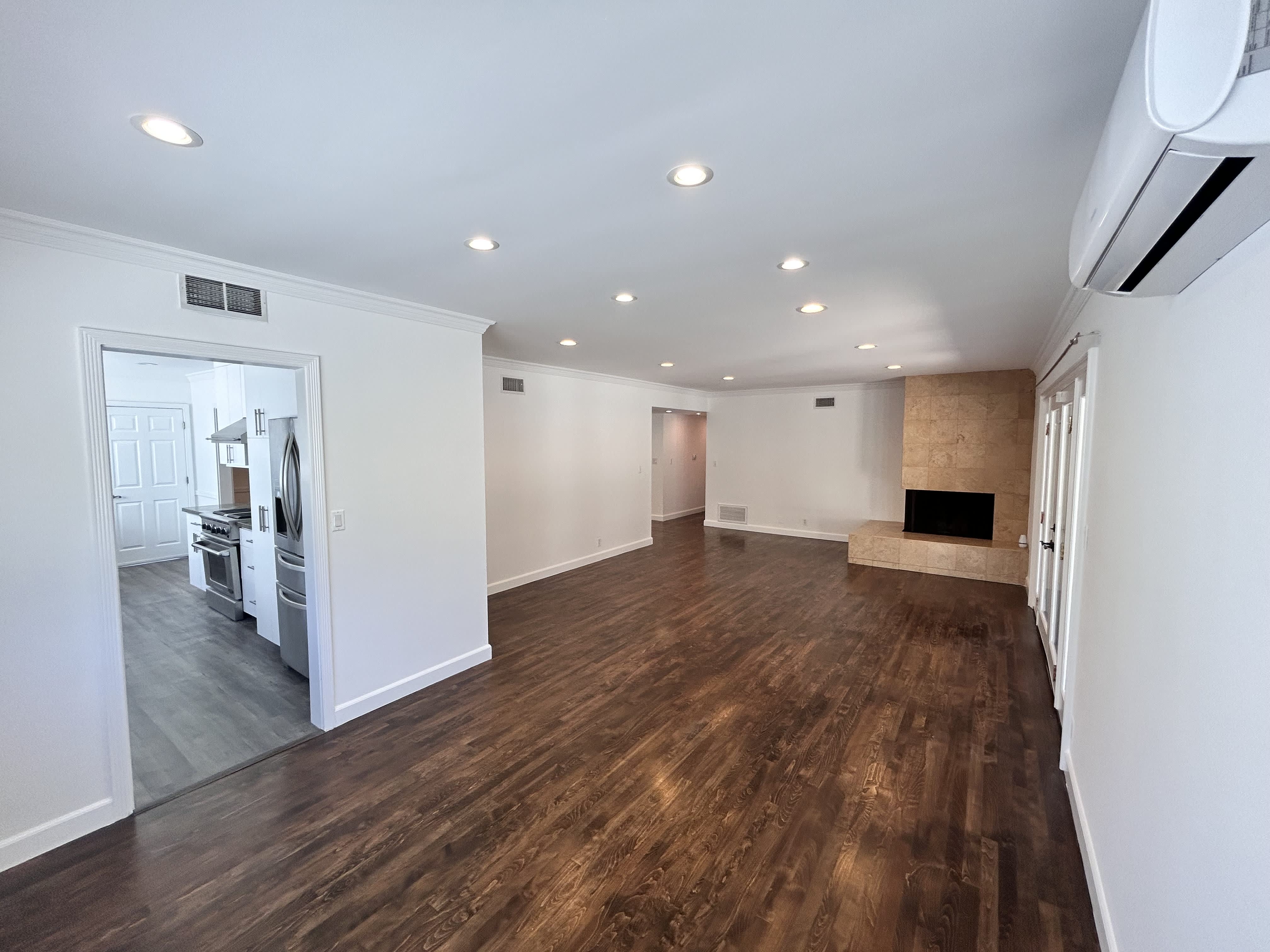 23723 Oxnard St – photo 5