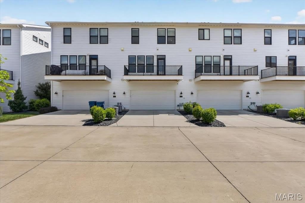 8933 Eager Road – photo 2