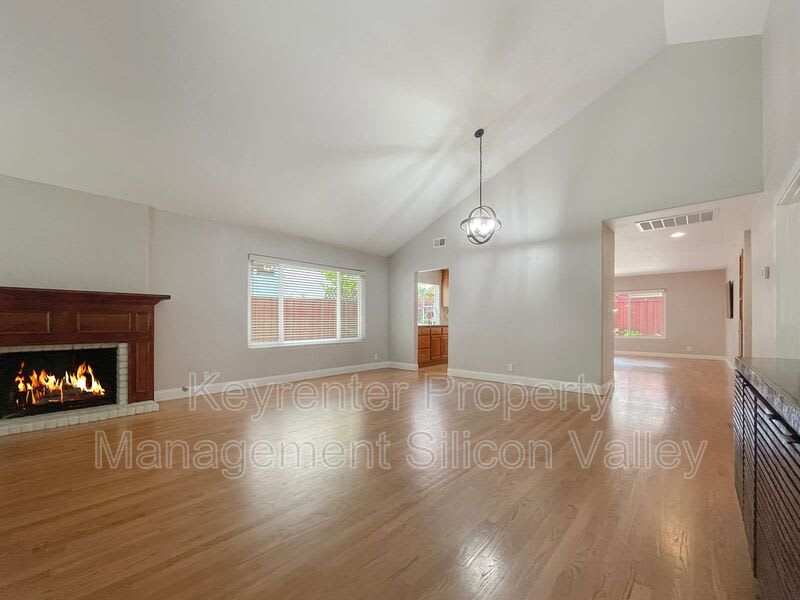 2261 Plummer Ave – photo 5