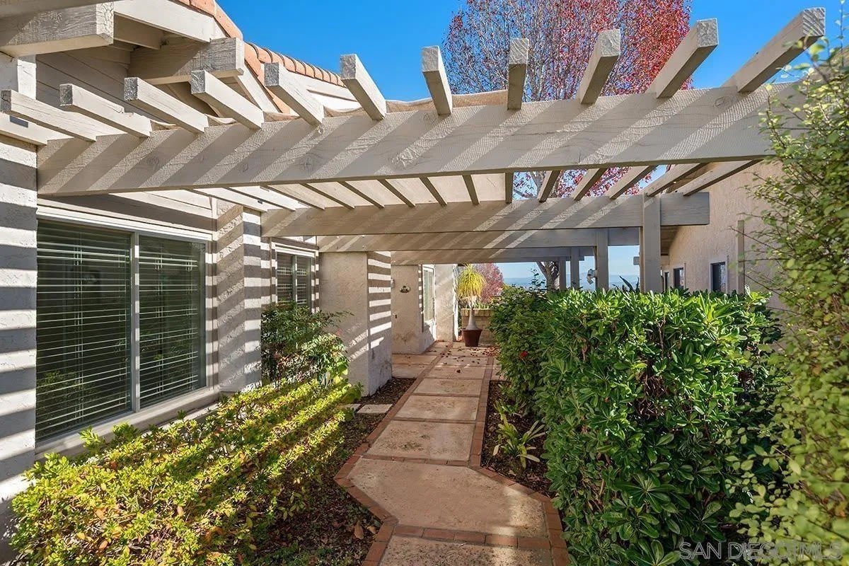6393 Cardeno Dr – photo 2
