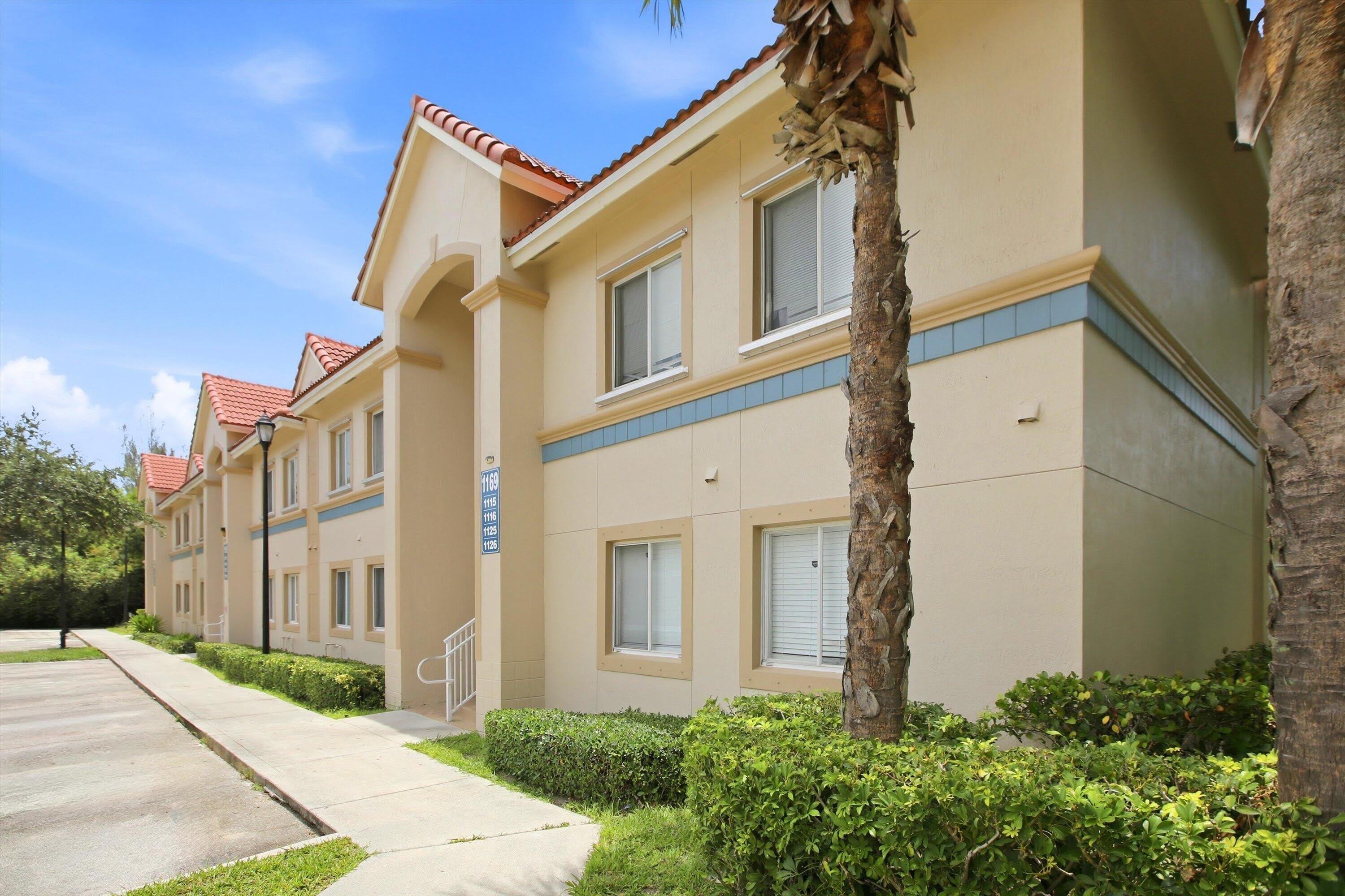 1169 Golden Lakes Boulevard – photo 3