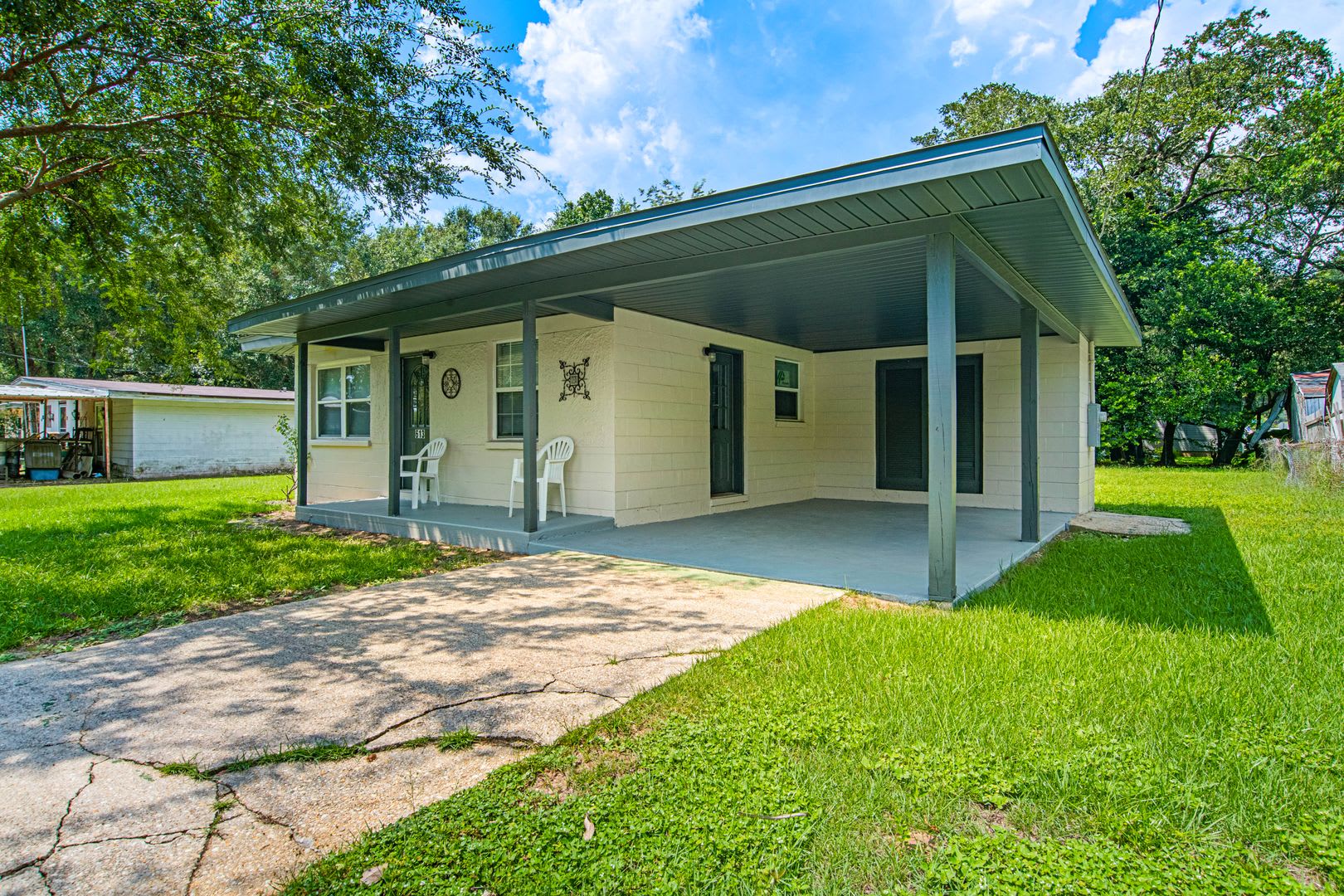 Freshly Remodeled 3 Bed Home in West Pensacola – photo 2