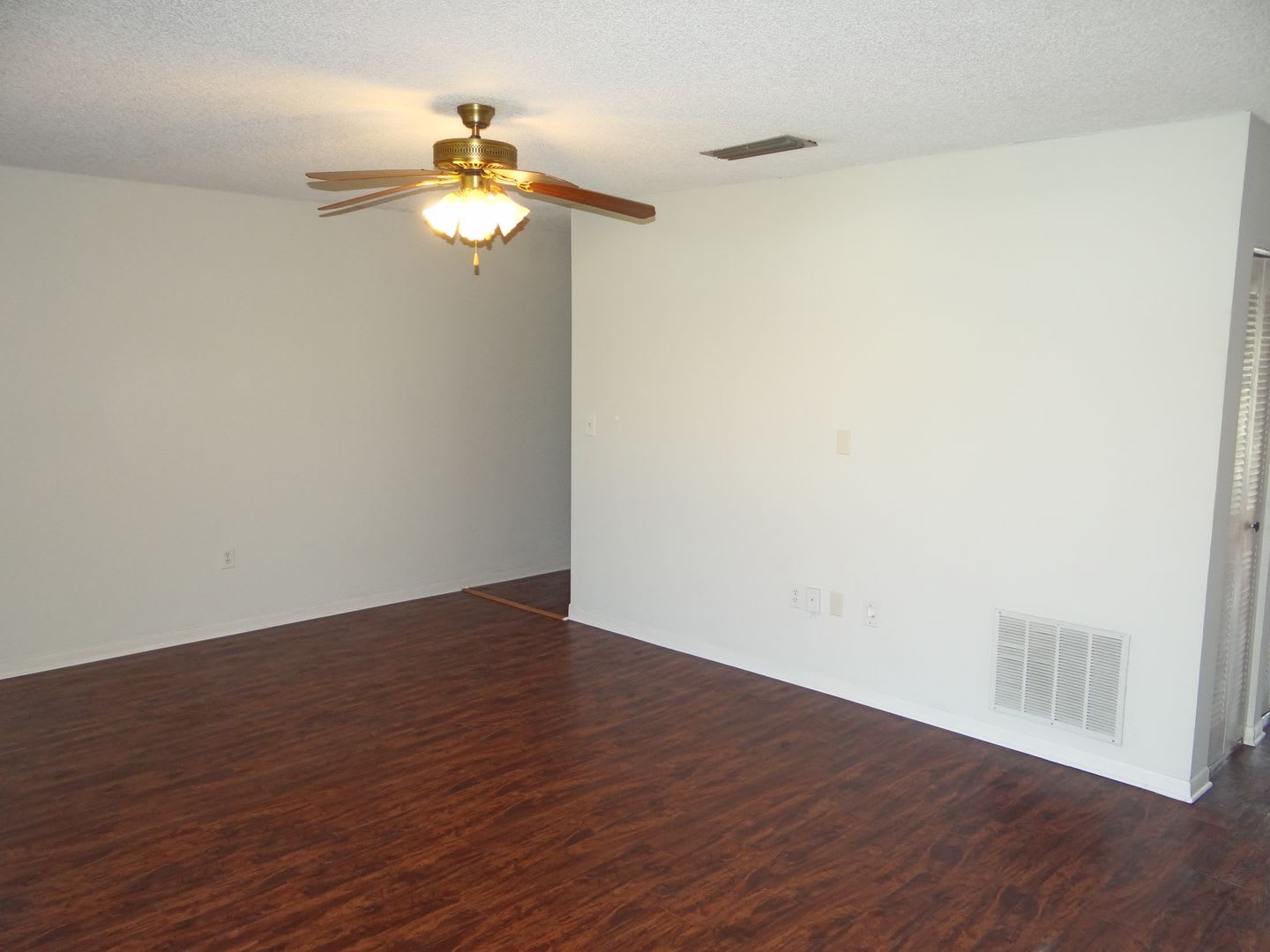 Centrally located 2/1 condo – photo 3