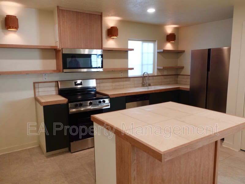2613 San Pablo St NE – photo 3
