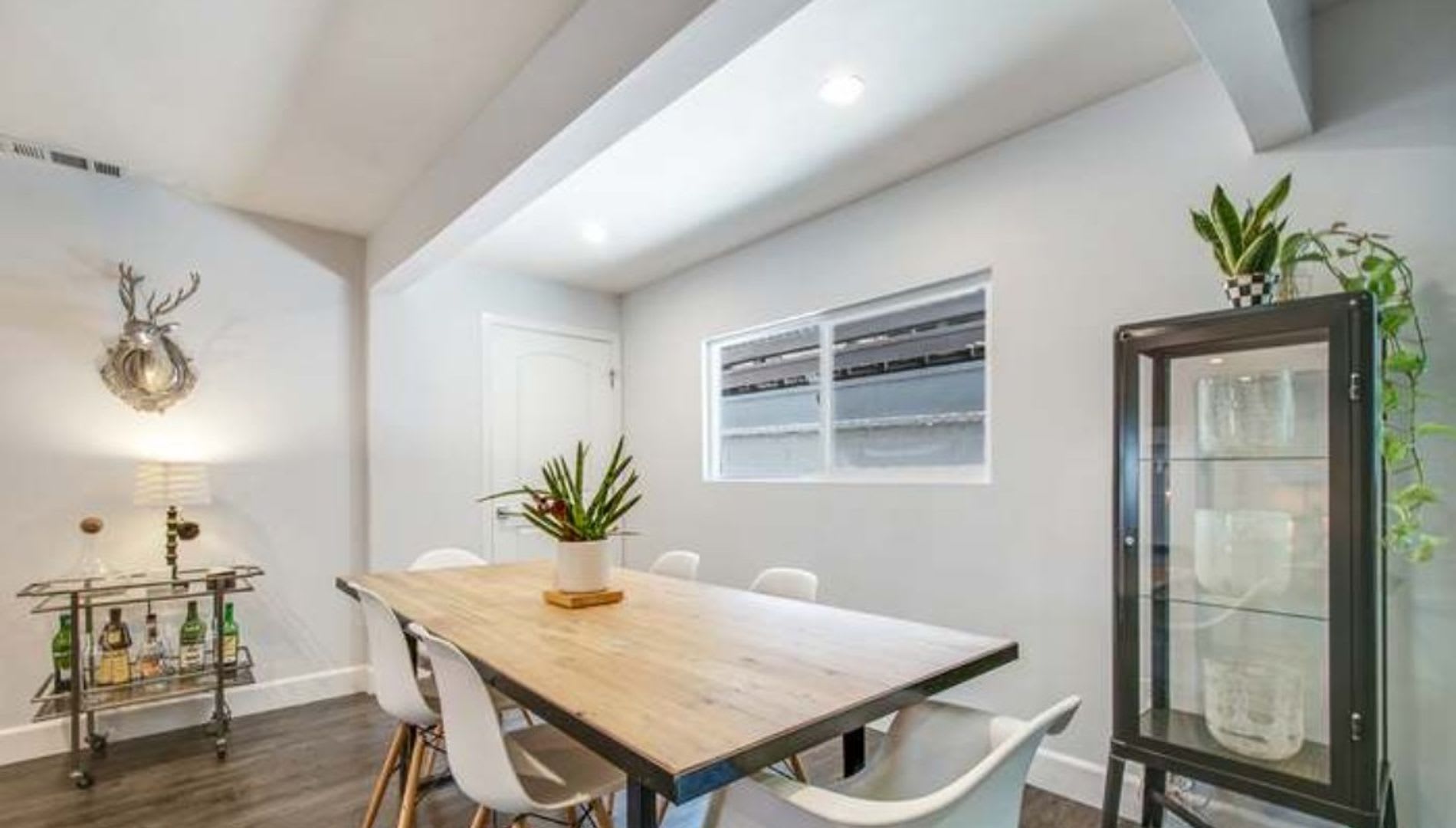 Now Leasing – 812 Merwin – photo 3