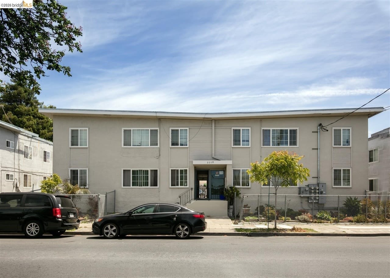 2207 Bonar Street – photo 1