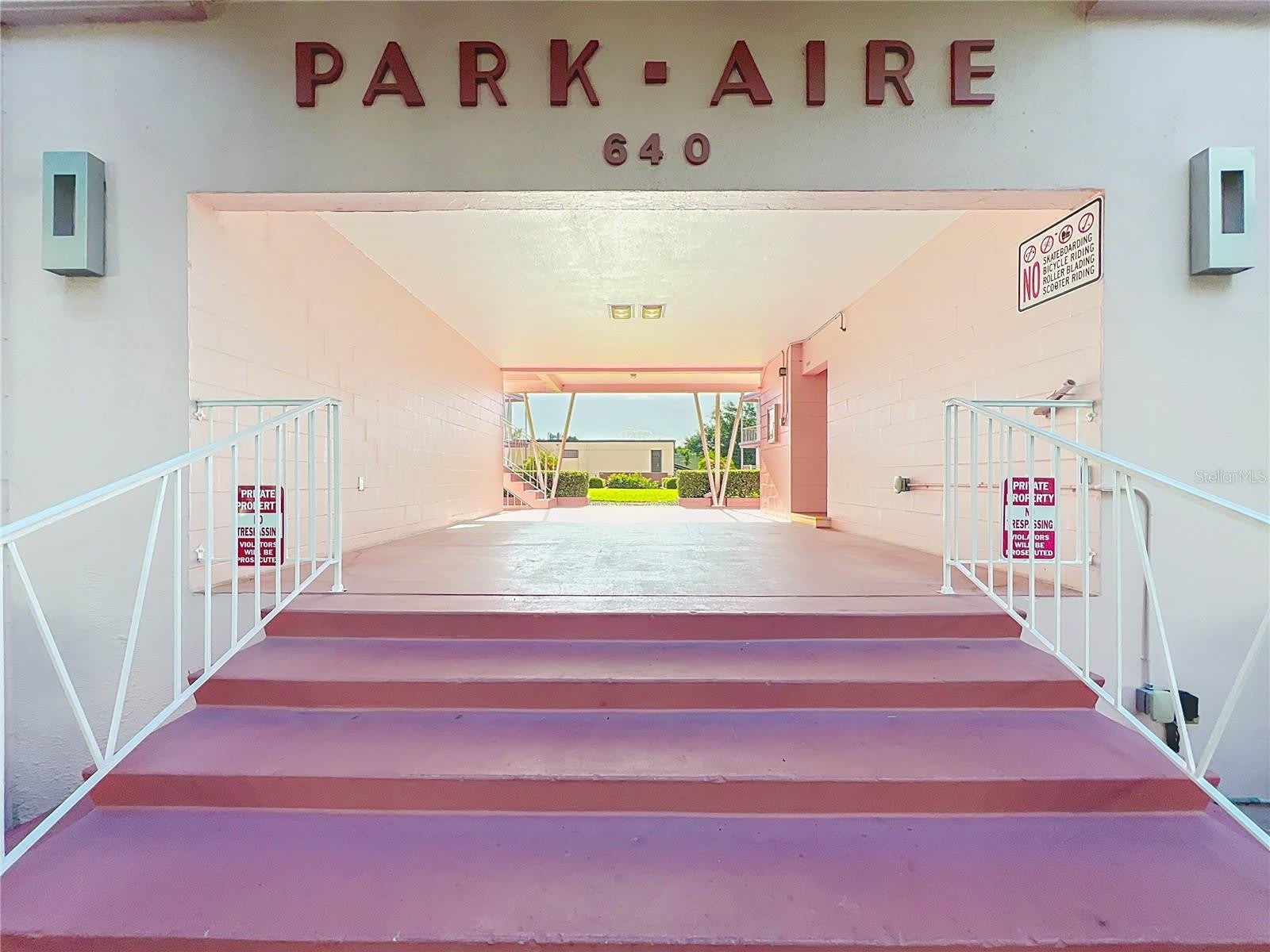 640 N PARK Avenue – photo 2
