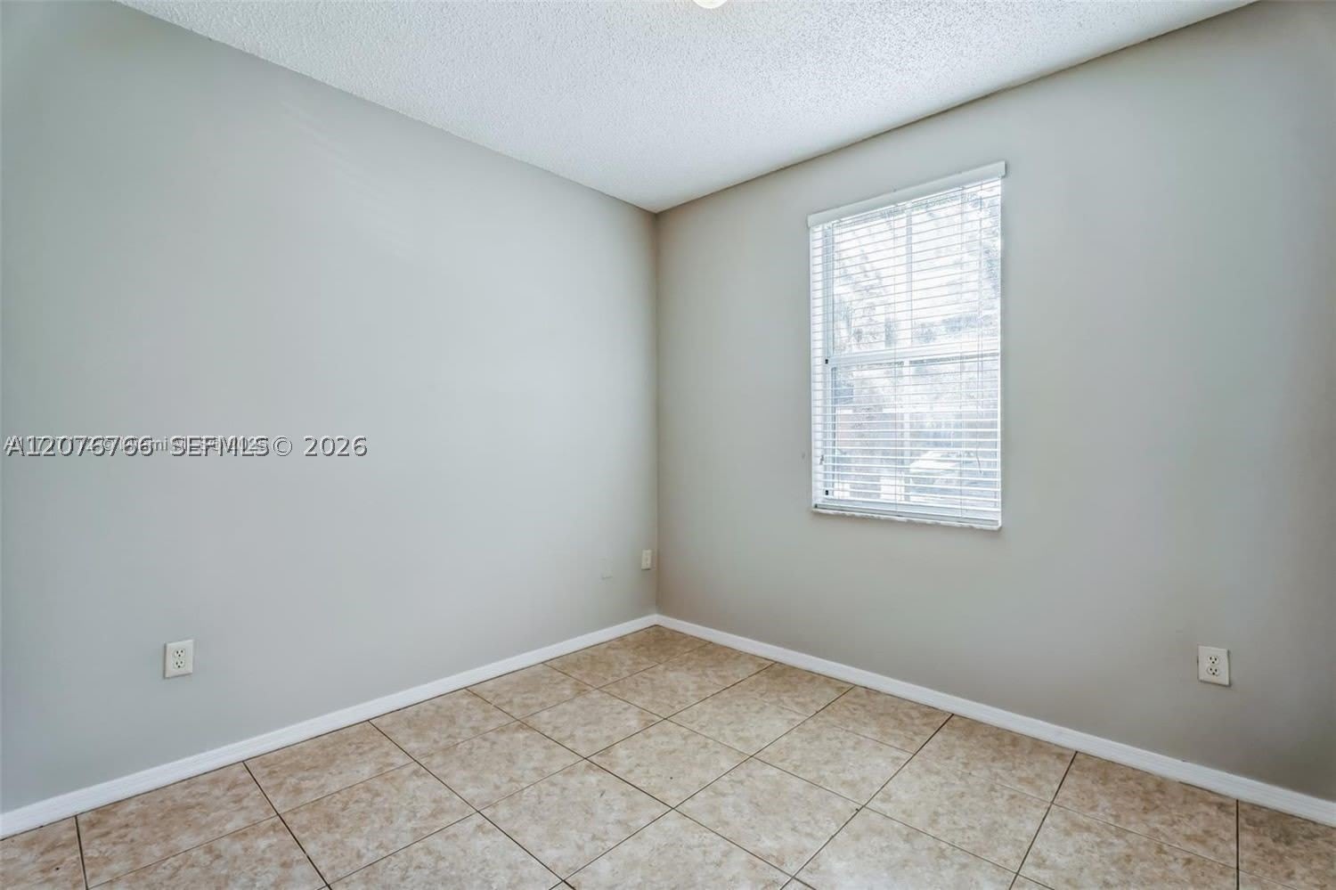 4240 NE 9th St – photo 3