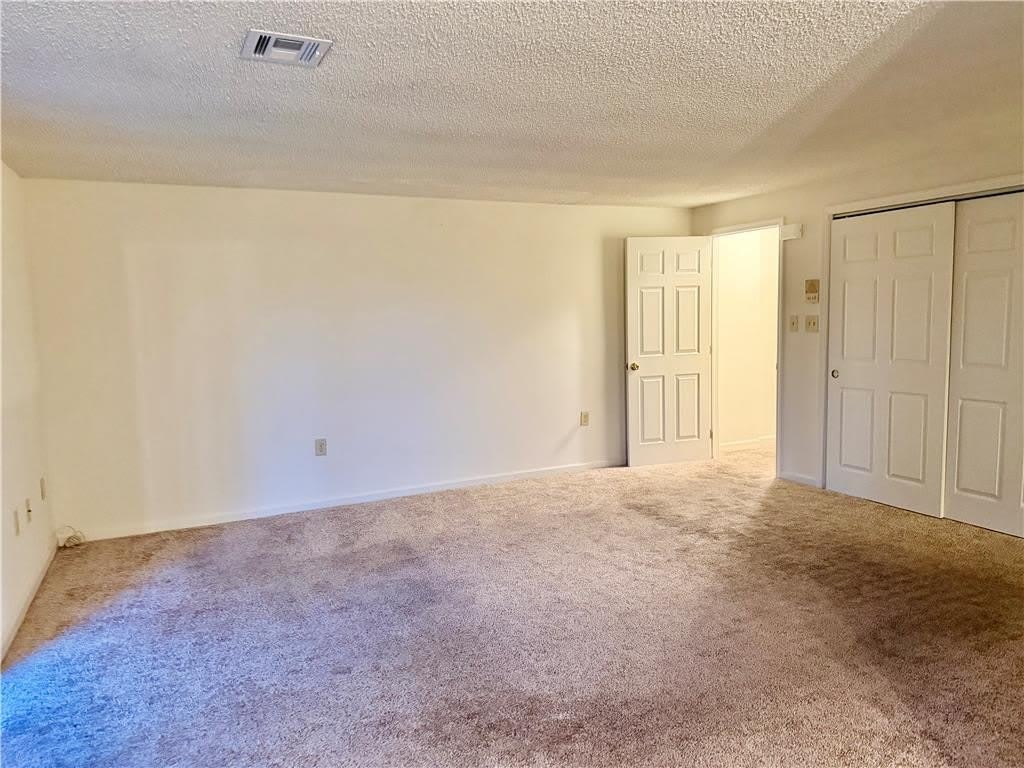 2406 Woodstock Dr – photo 2