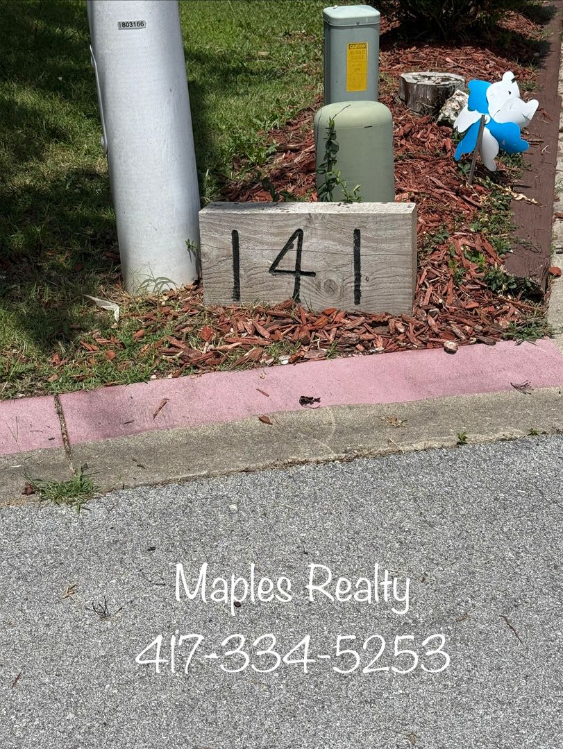 *NEW LISTING* 3 bedroom, 2 bathroom, 2 car garage home in Hollister – photo 2
