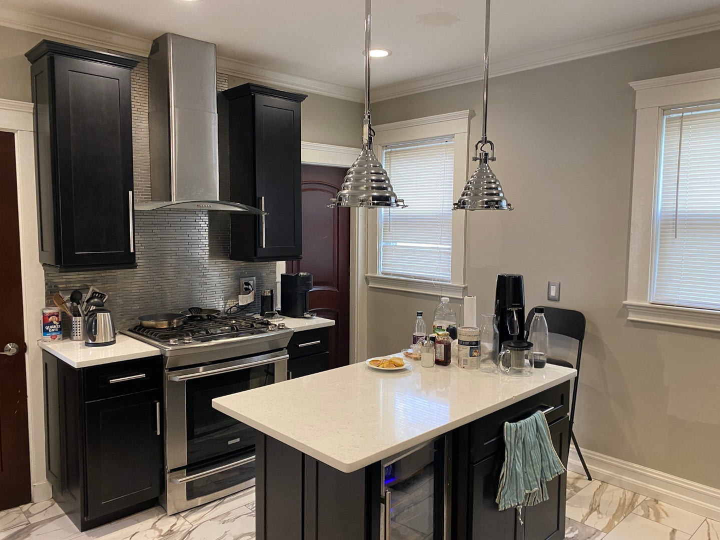 2 MONTHS FREE! NO FEE! LUXURY APT w. Laundry in Unit. 2 Parking Spots Inc. Pet Friendly! – photo 1