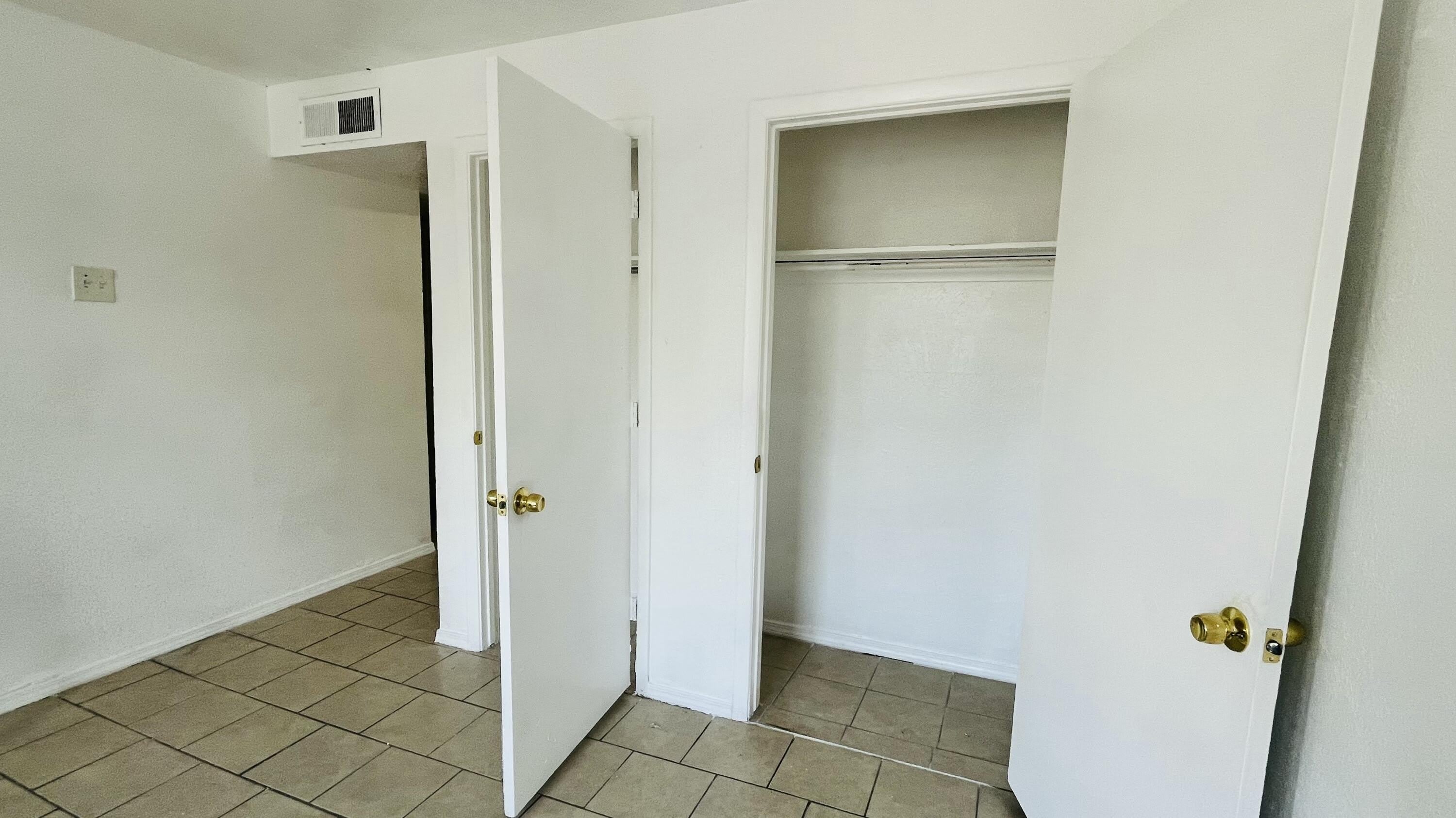 8200 Copper Avenue NE – photo 4