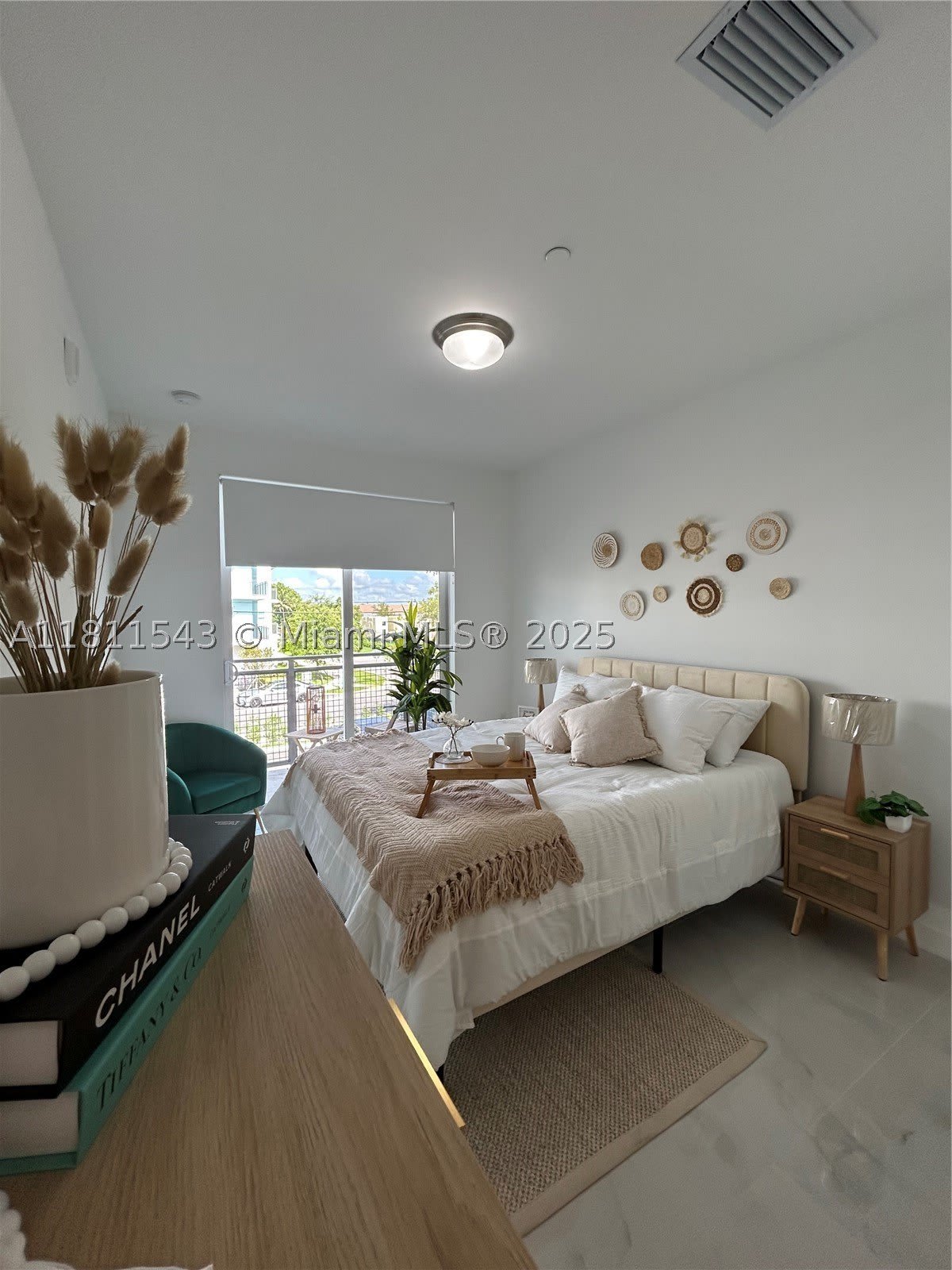 1010 SW 69th Ave – photo 3