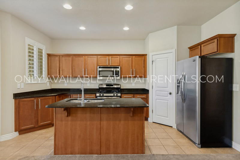 136 W 3360 N – photo 5