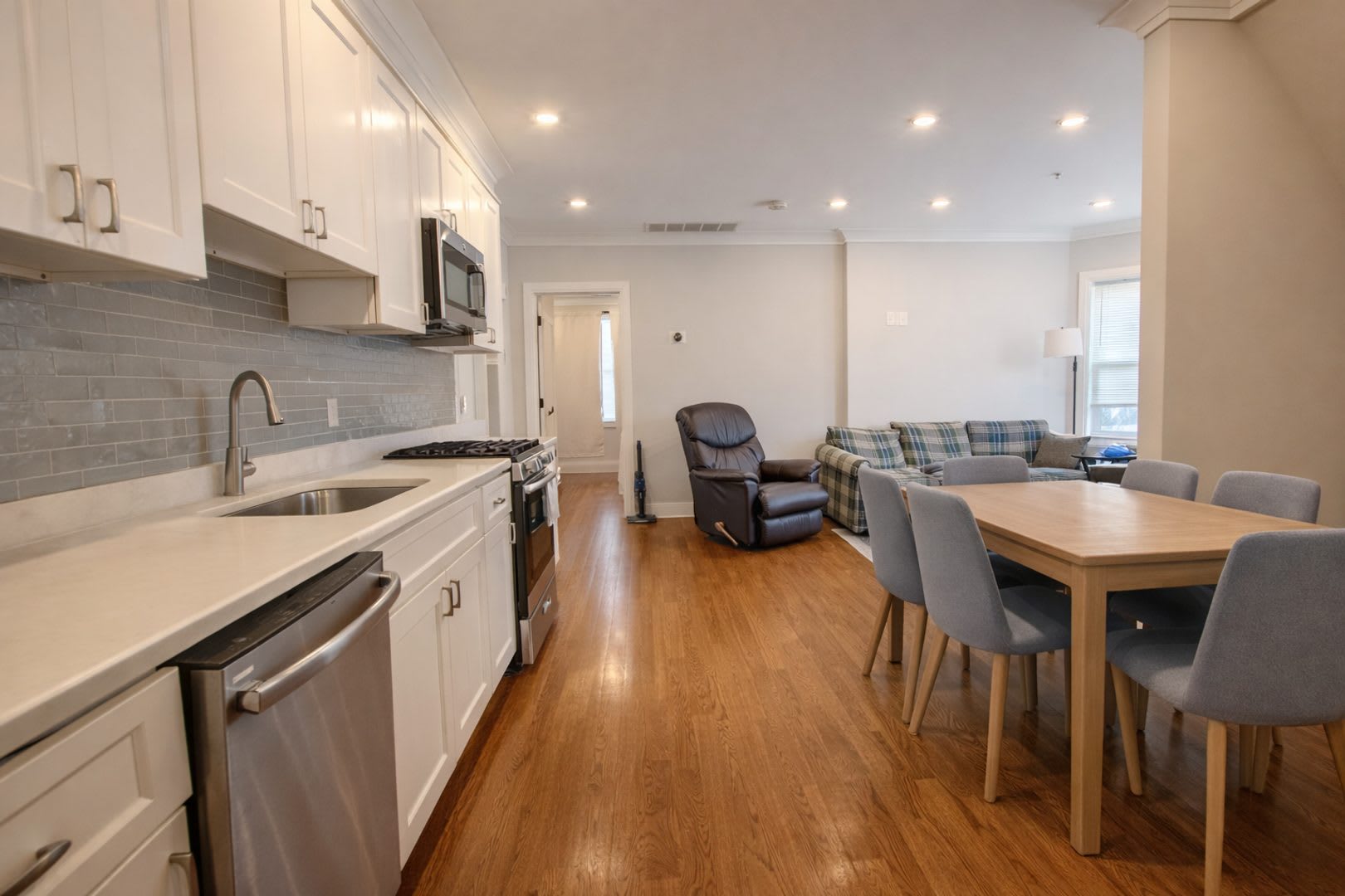 Allston 4 Bed – Renovated – In-Unit Laundry – Parking Included – No Fee – 9/1 – photo 4