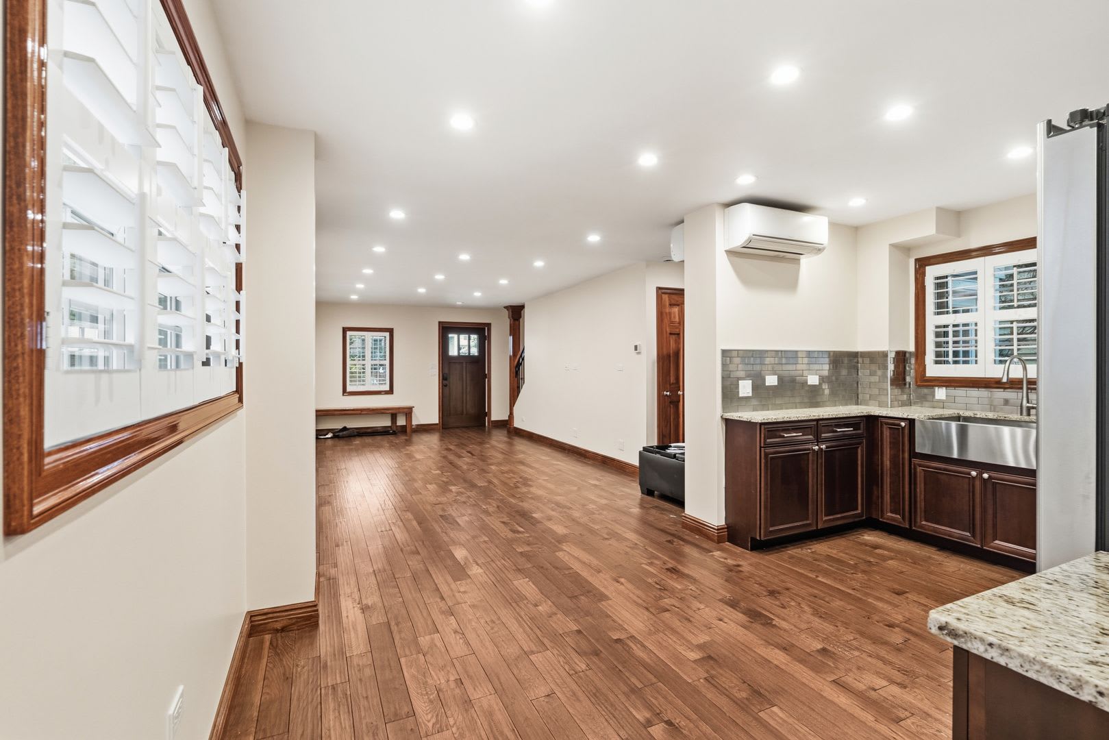Charming 3 Bdrm, 3 Bath Renovation with Private Driveway & Outdoor Space – photo 3