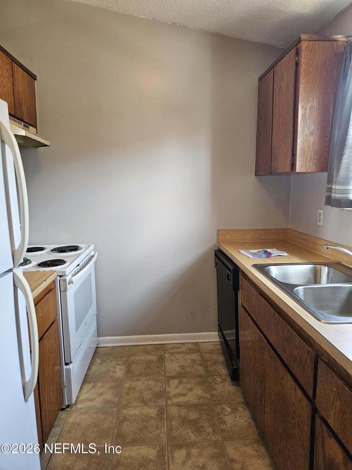 1456 Gifford Avenue – photo 2