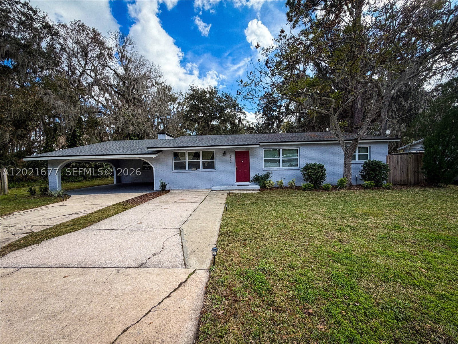 370 Hand Ave – photo 1