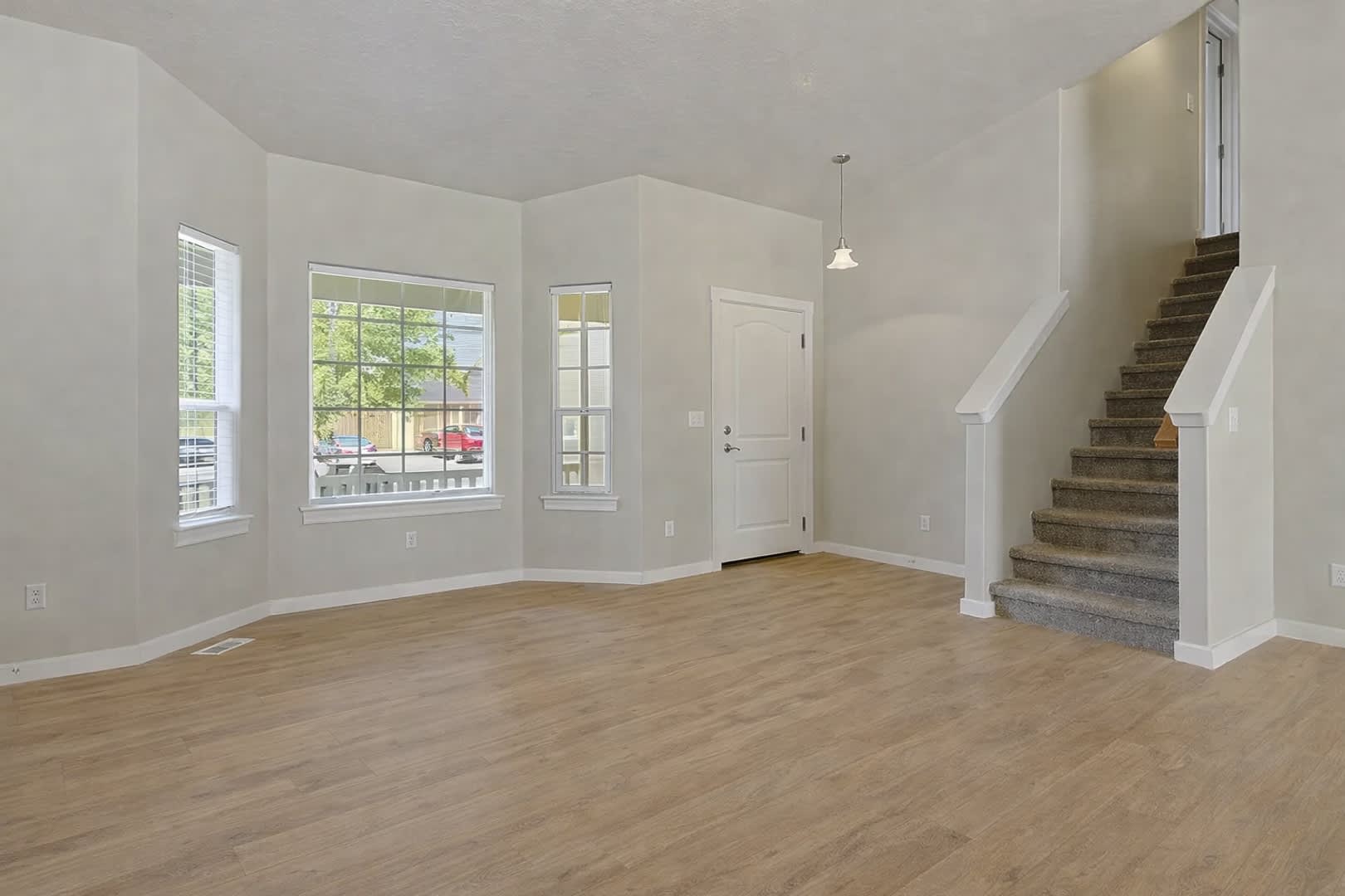 Spacious 4 Bedroom Home With 3 Car Garage – photo 3