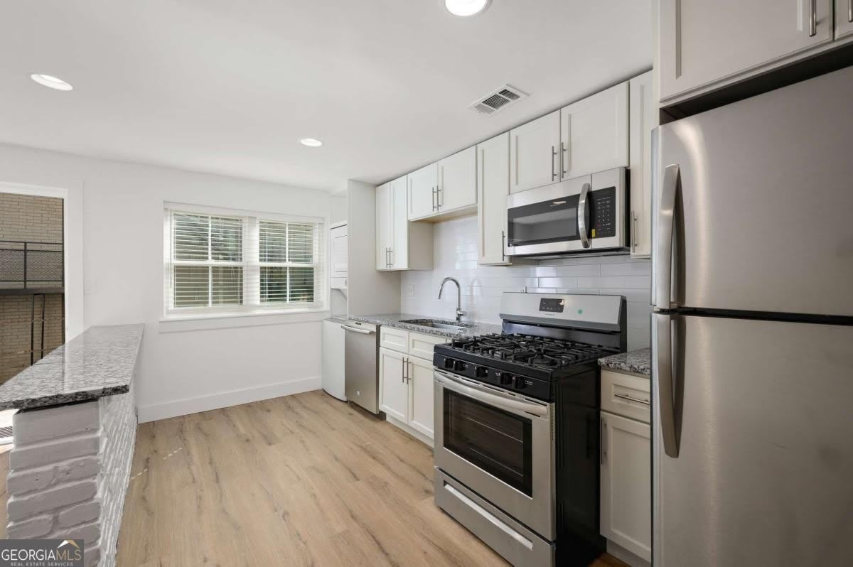 880 Saint Charles AVE NE 10 – photo 4