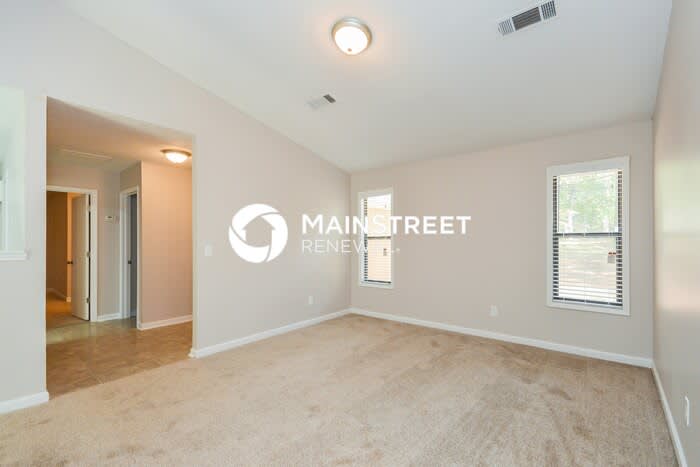 1235 Woodland Court Southeast – photo 3