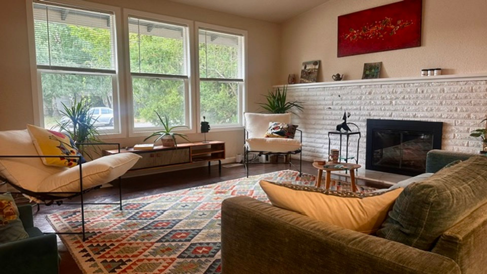 Beautifully remodeled 2 Story SFH 3-4 BD 2.5 BA+Large 2 car garage, Fenced Yard for rent – photo 4