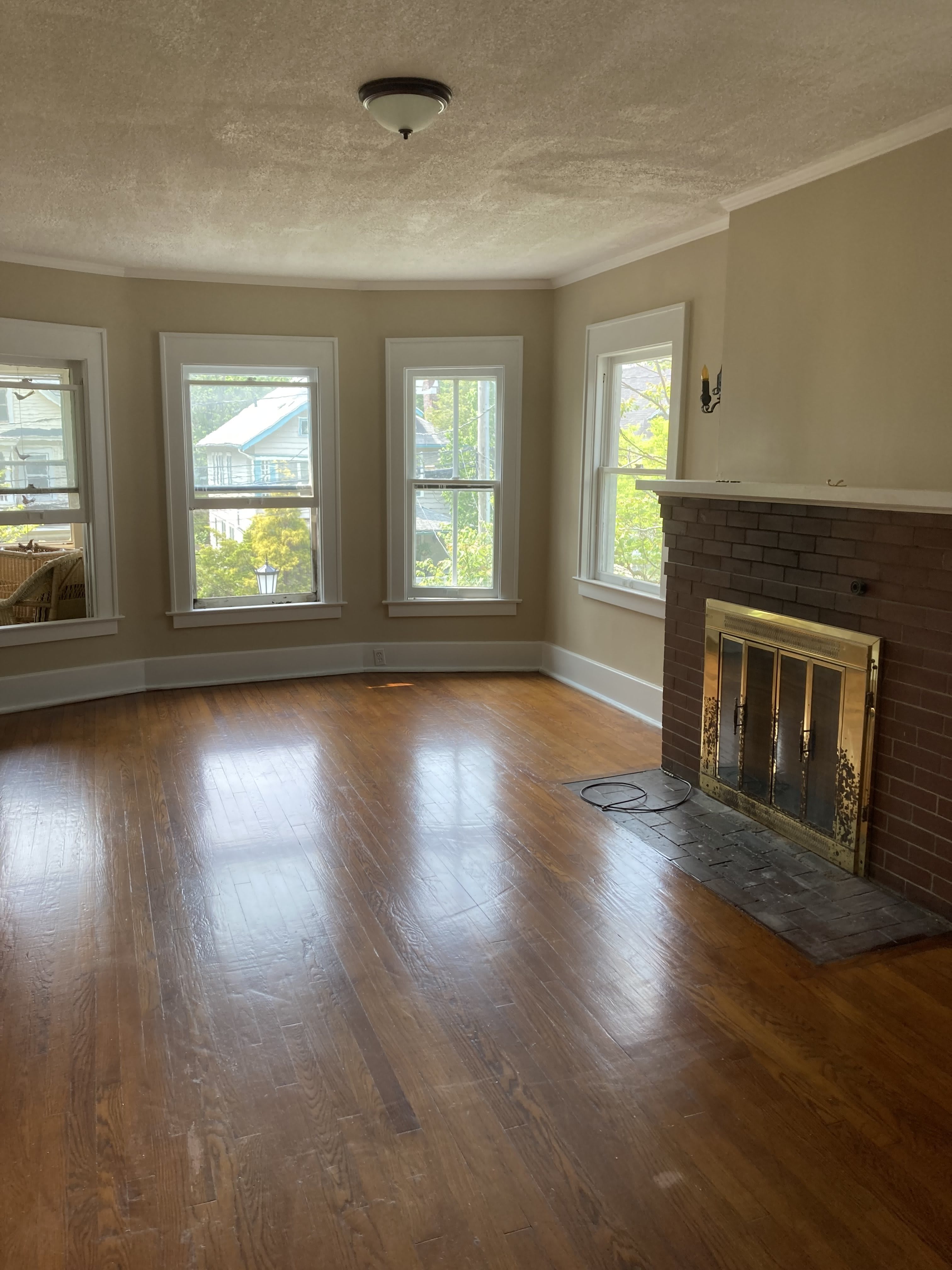 735 Allen St – photo 3