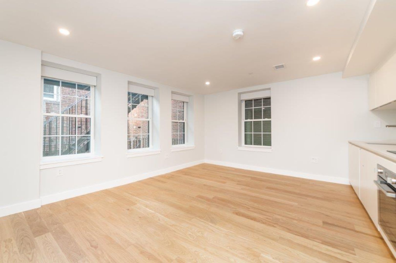 Modern, Renovated North End Studio with AC and No Fee! – photo 2