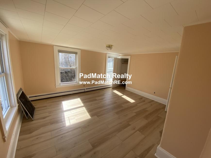 1073 River St – photo 5