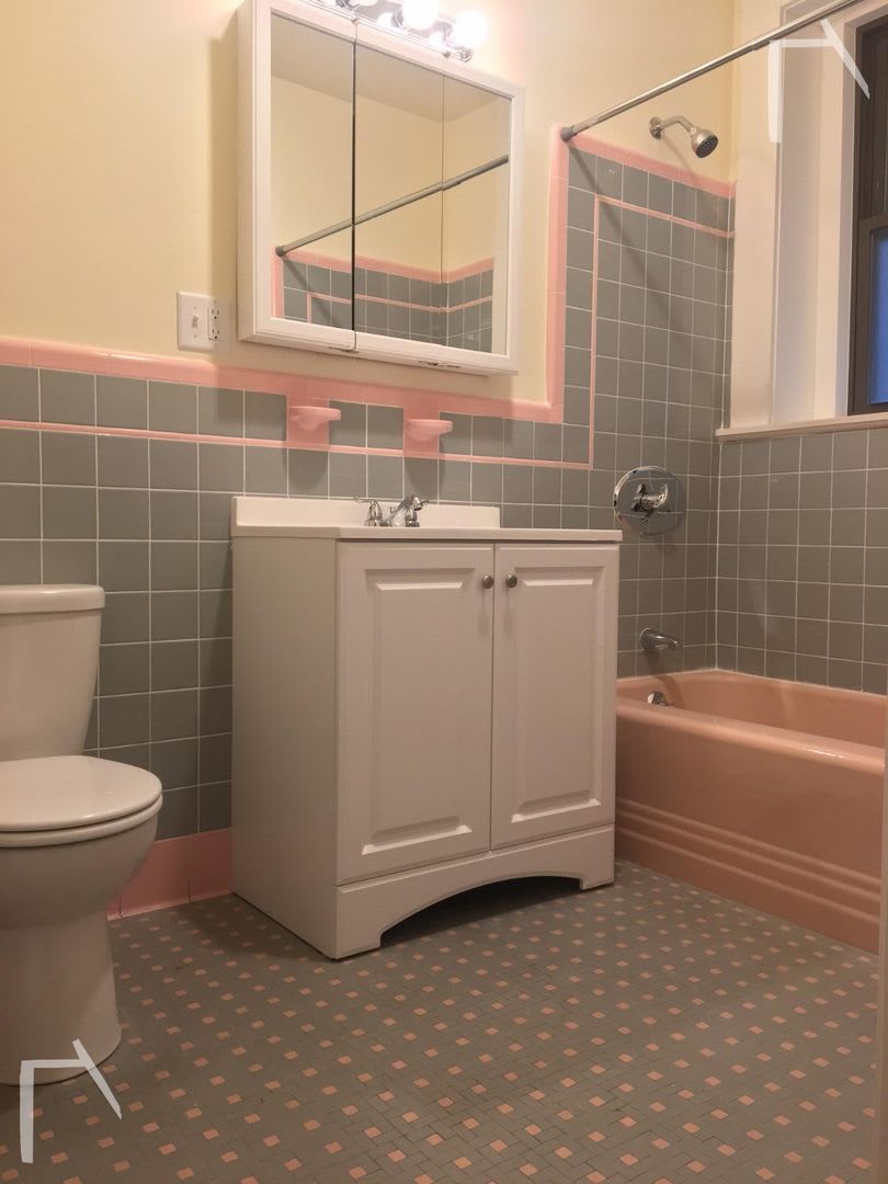 Charming 2 Bedroom-No Broker Fee – photo 2
