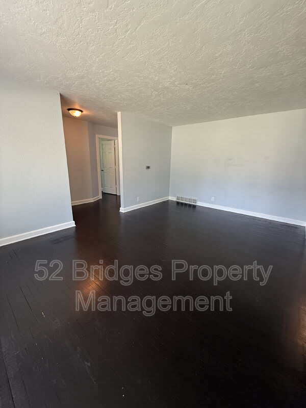 2904 E 40th Ct – photo 5