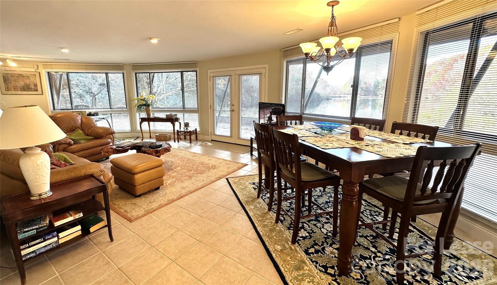 424 LakeView Drive – photo 3