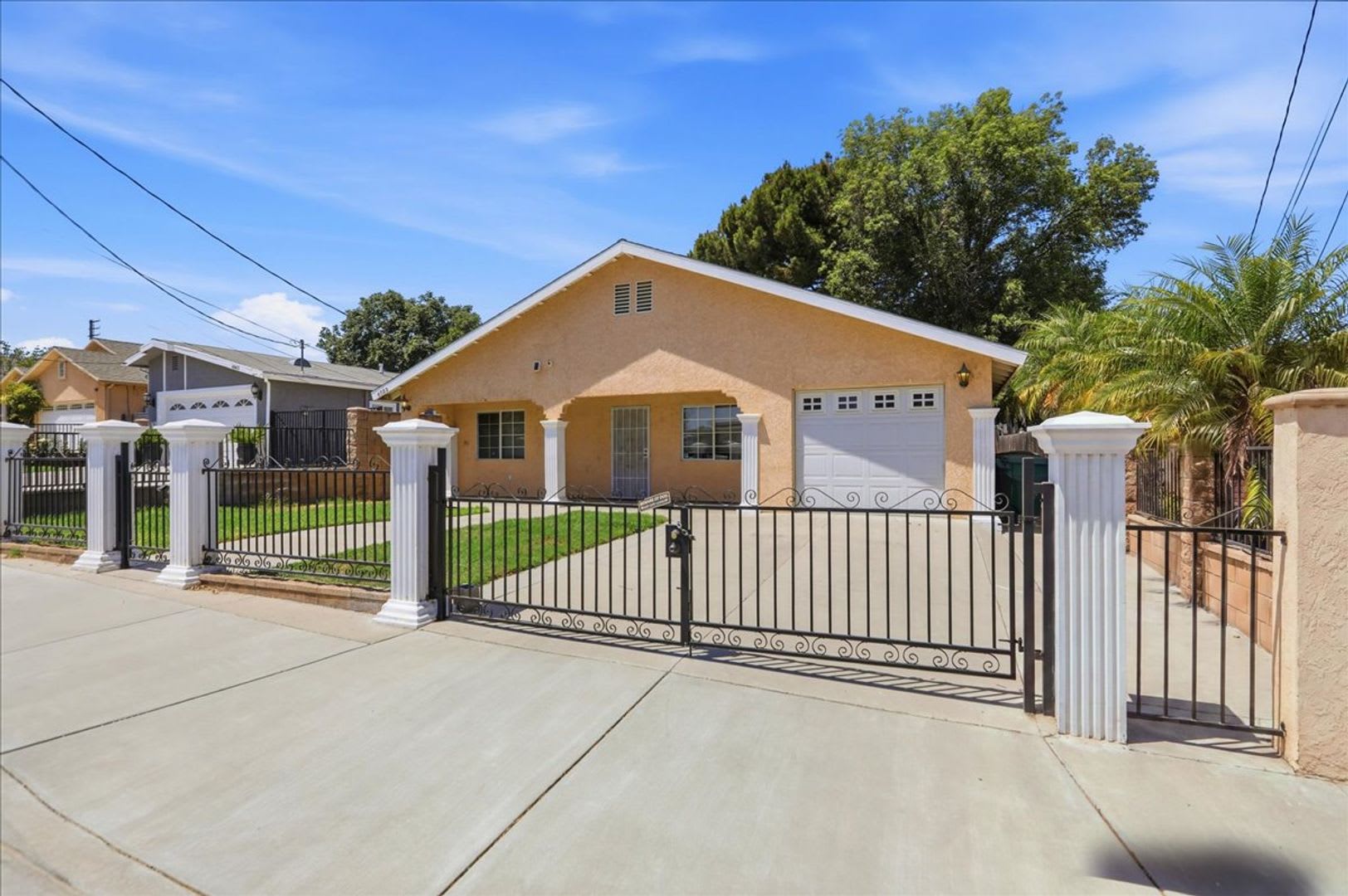 Spacious Home Generous Yard Great Riverside Location – photo 3