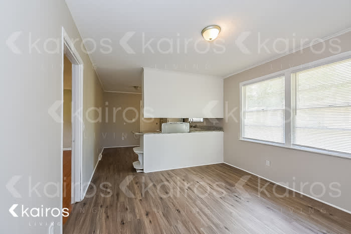 313 Shoreditch Drive – photo 4