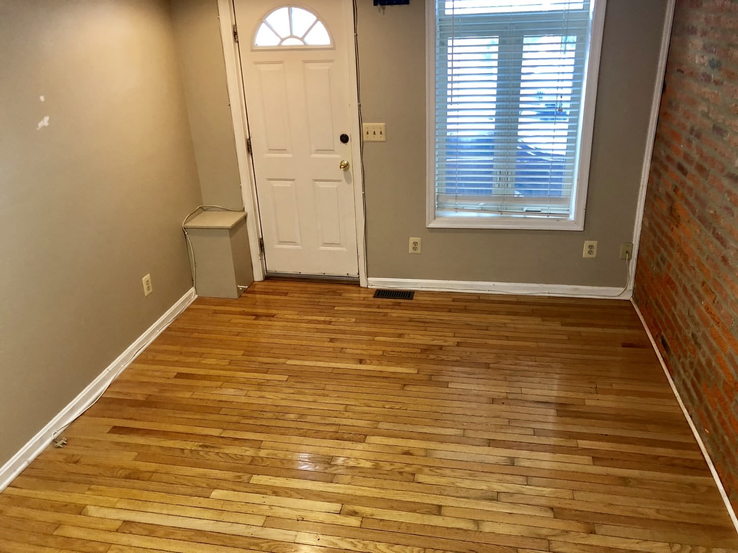 Charming 2Bd 1 5Ba Townhome In Canton Md – photo 2
