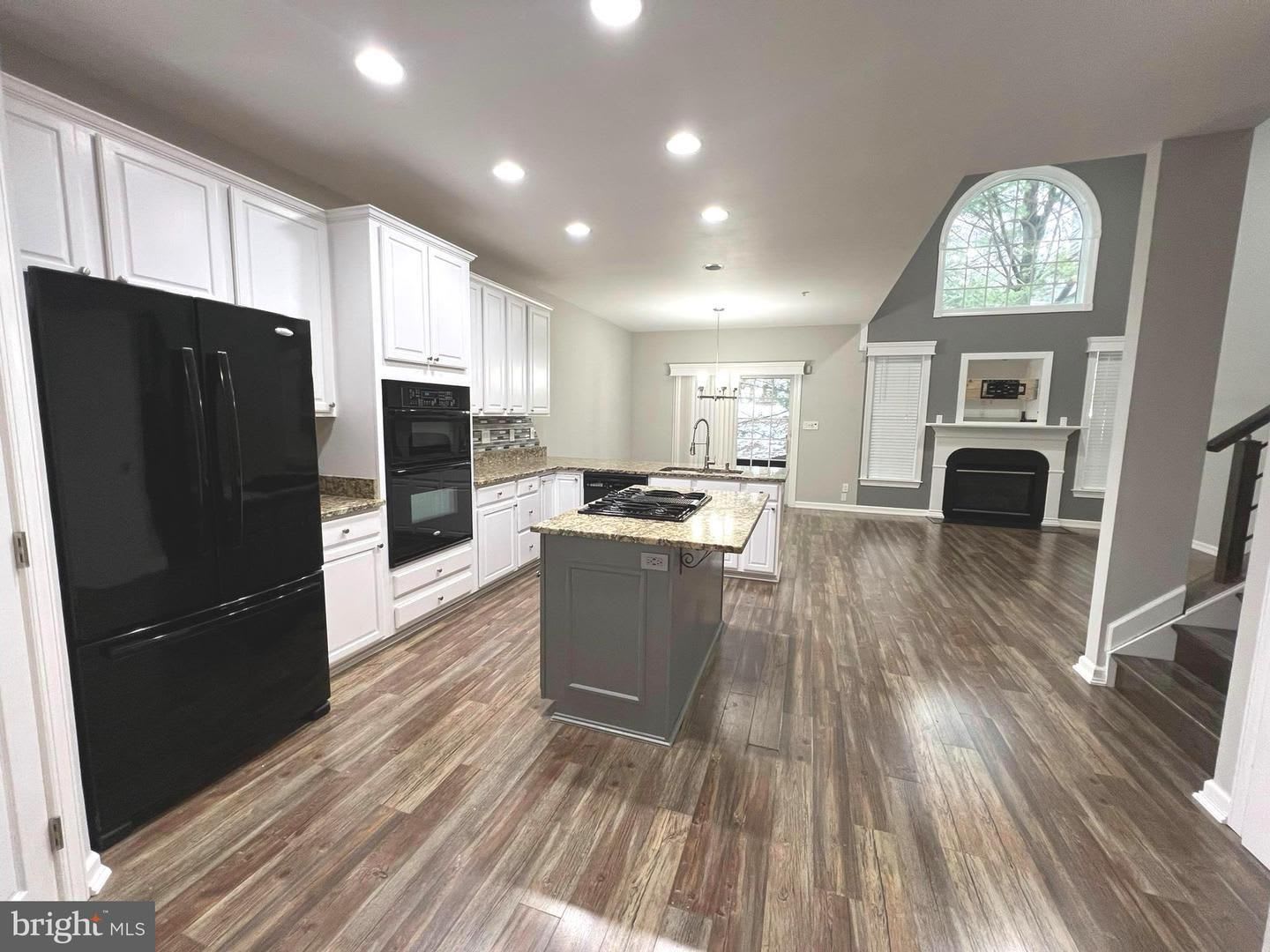 Welcome to this beautiful updated 2-bedroom, 3.5-bathroom townhouse/condo nestled in the heart of Bel Air. – photo 5