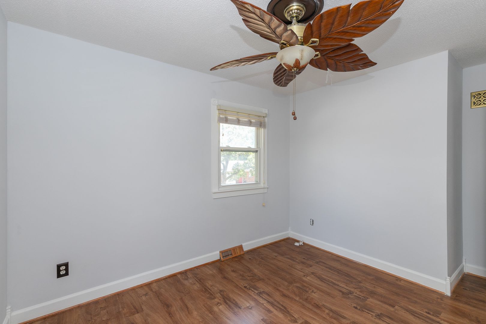 Corner Lot Close To Shopping Easy Highway Access To 70 470 Hwys Rent 2 000 00 Required Fees 44 99 Total Monthly Price 2 044 99 – photo 3