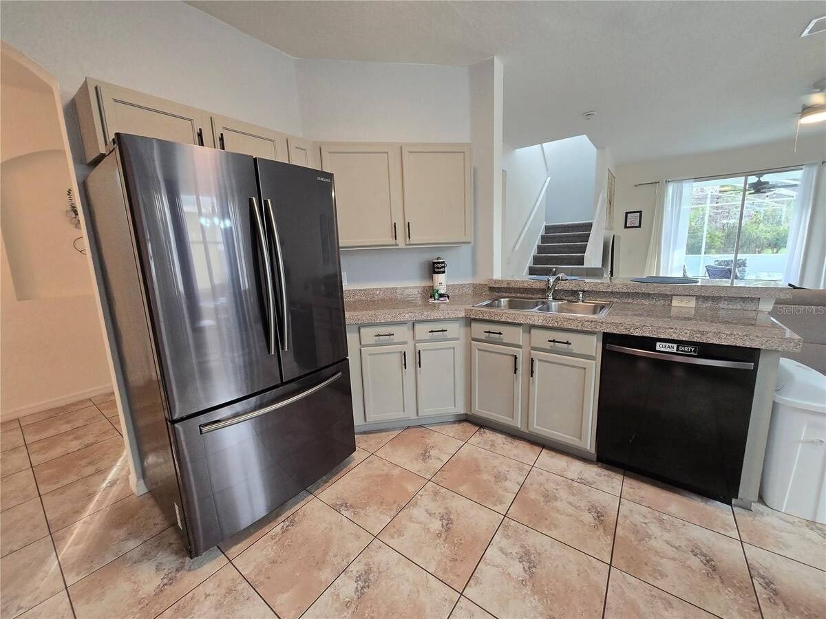 930 Oxford Drive – photo 5