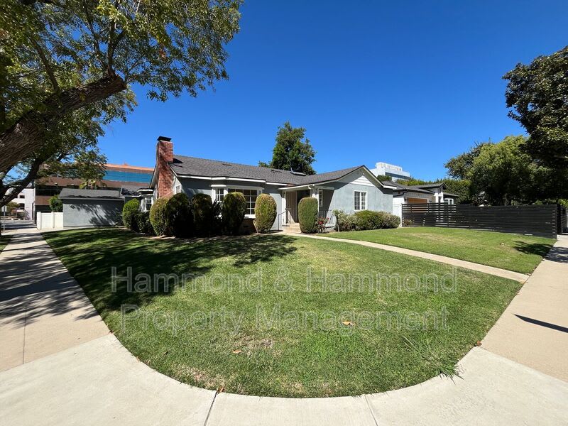 15483 Dickens St. – photo 2