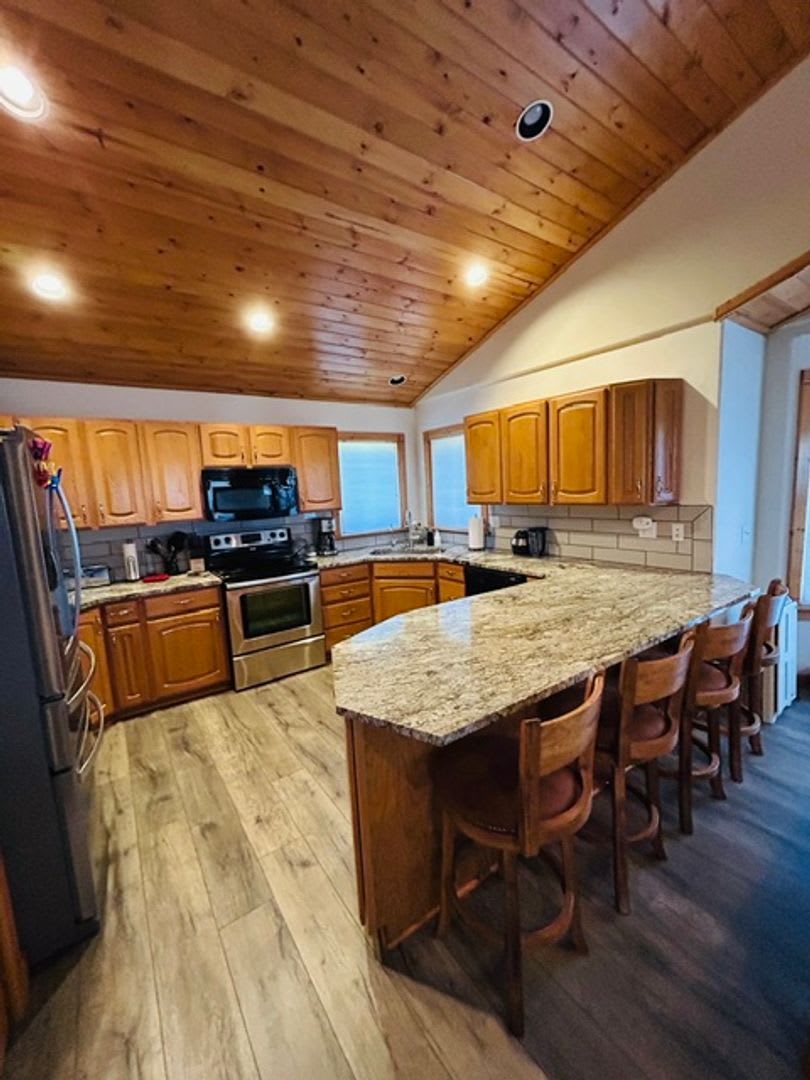 FOR RENT – Fully Furnished 3 Bedroom, 2 Bath Home with Mountain Views – photo 5