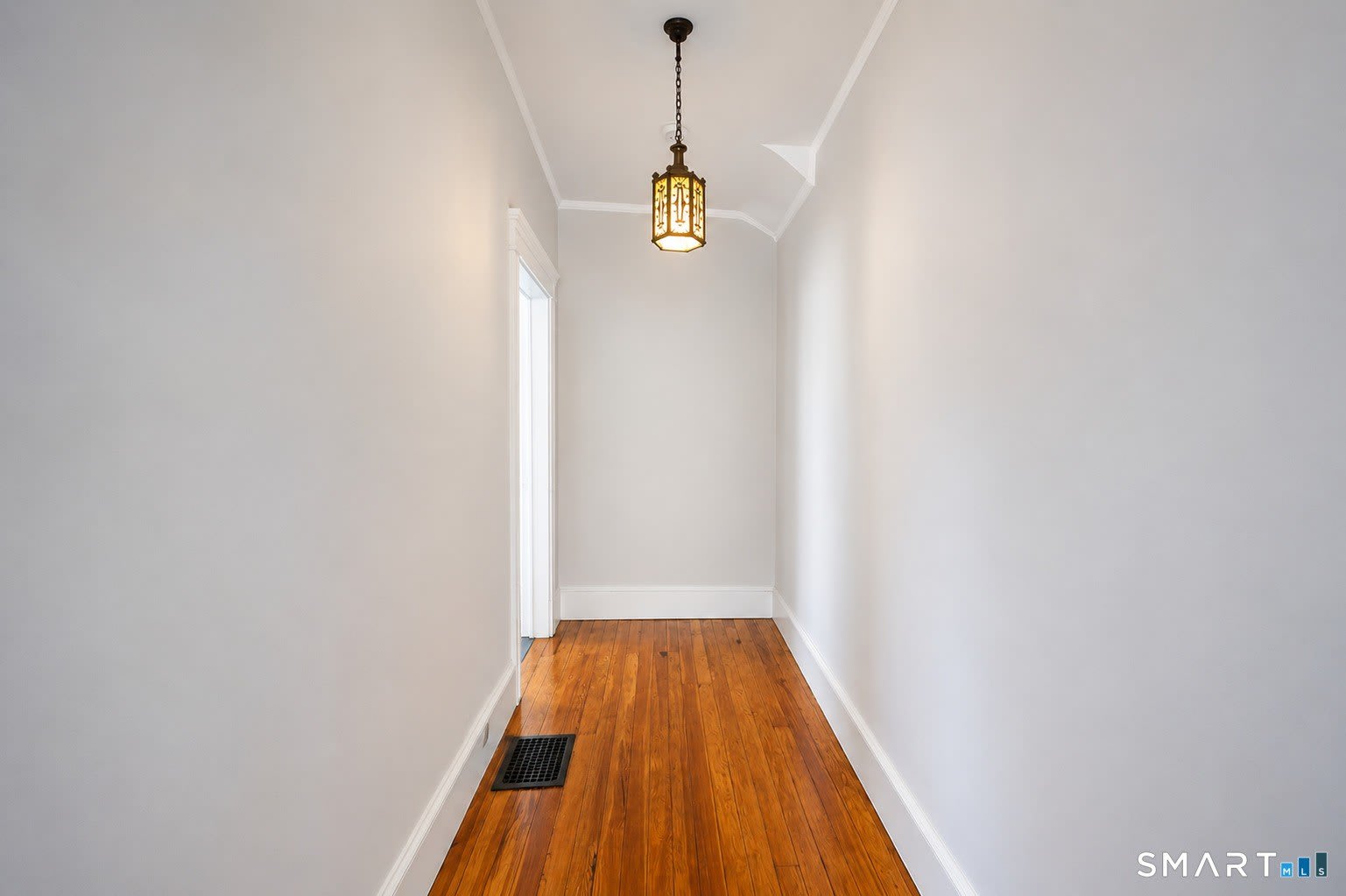760 Howe Avenue – photo 2