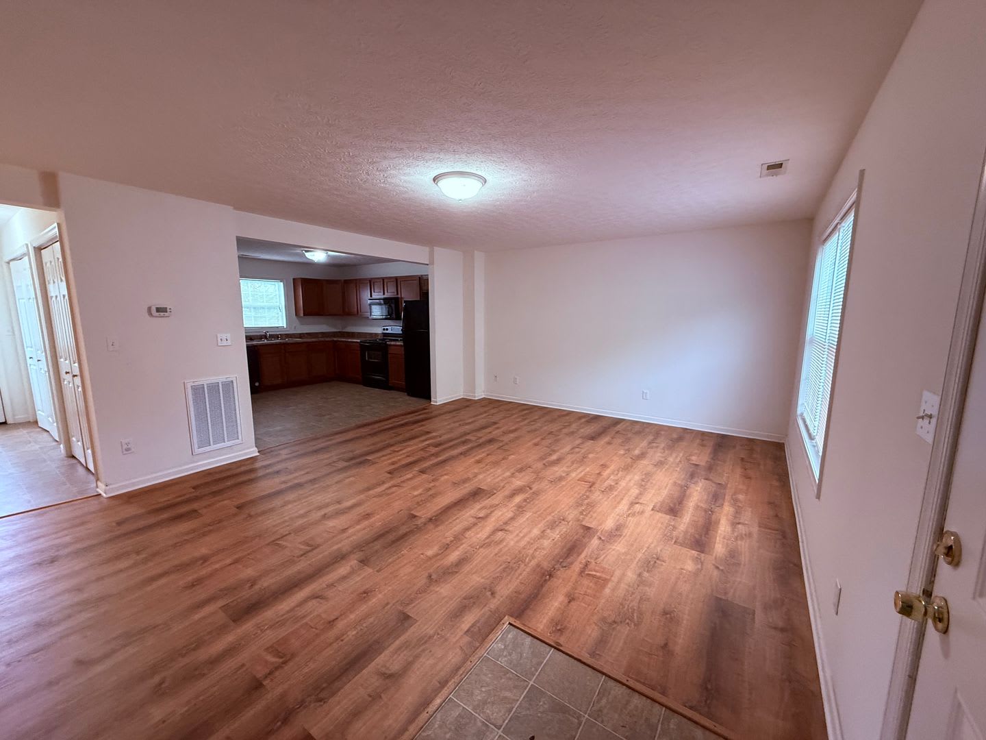 3 Bedroom 2.5 Bath Townhouse – photo 4