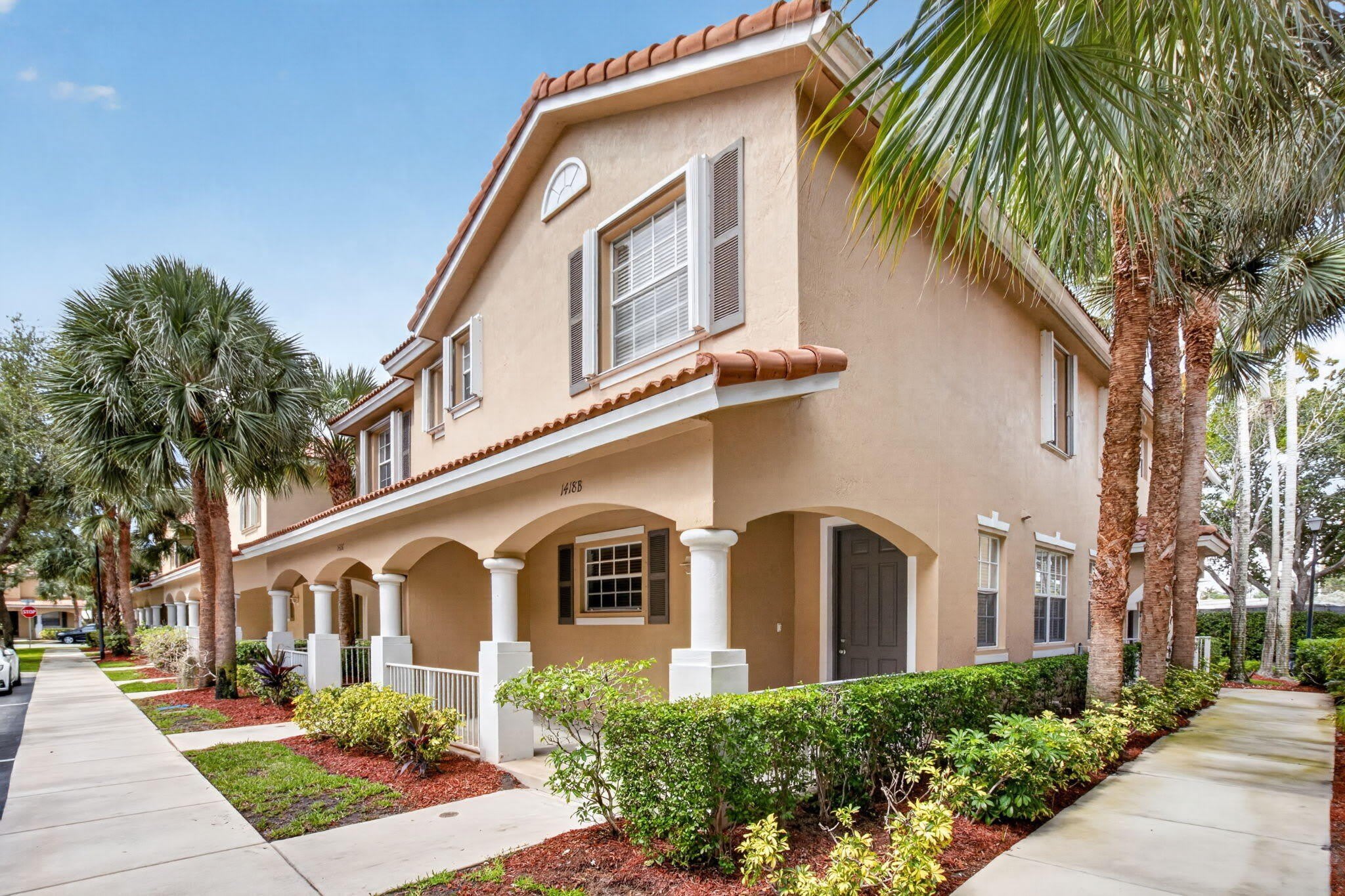 1418 W Wickham Circle – photo 2