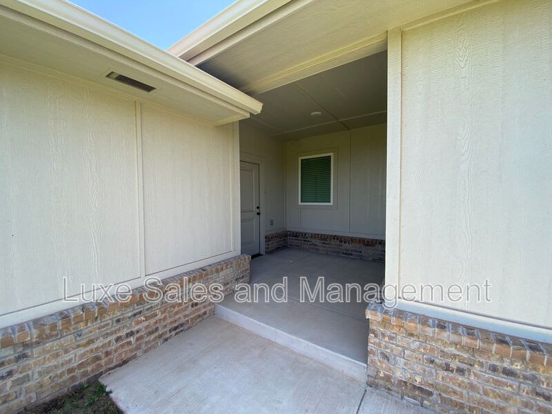 8000 NW 110th Dr – photo 4