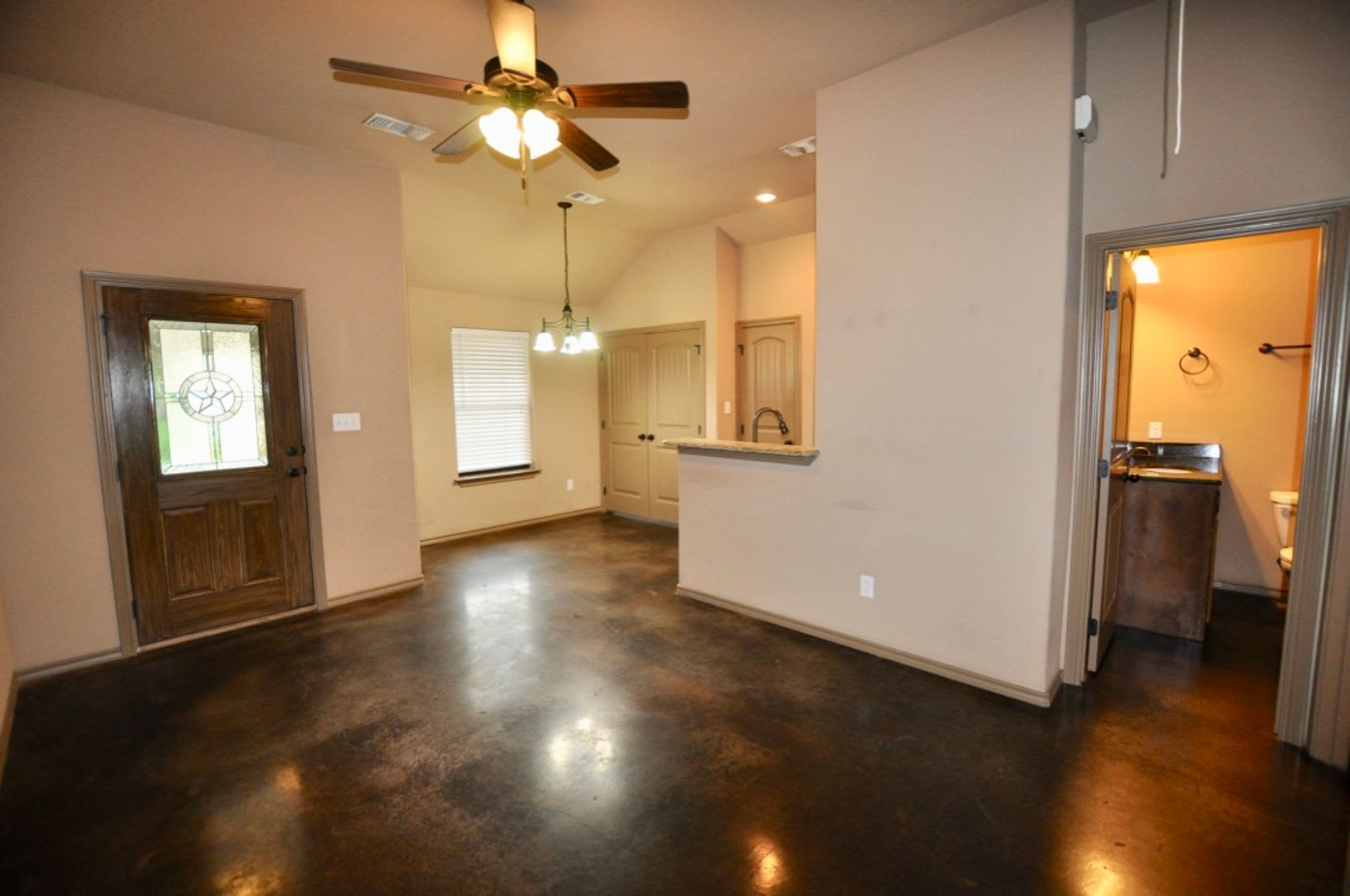 For Lease 1 Br 1 Ba Unit In Triplex In Stephenville Covered Parking Five Blocks To Tarleton State University – photo 4