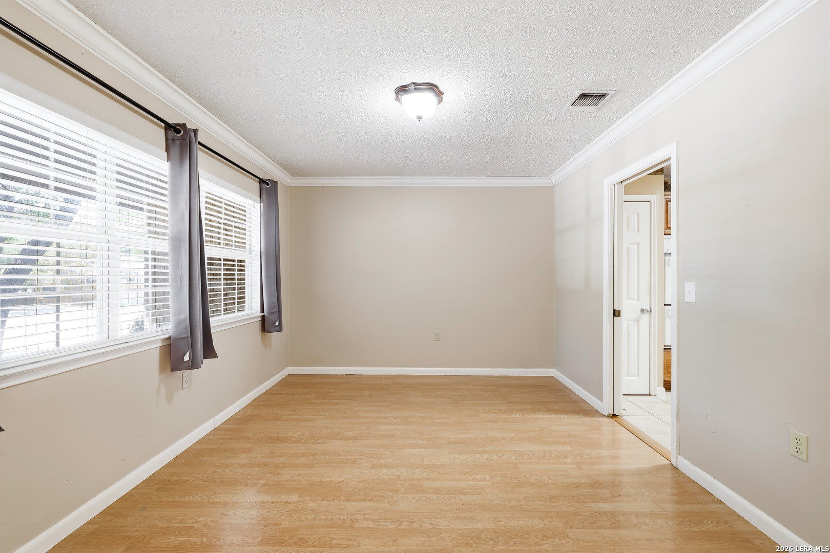 8411 Aristotle – photo 3