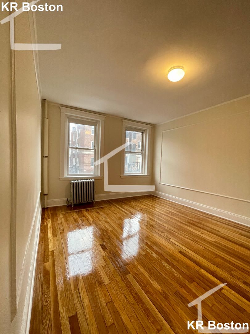 Renovated, Nicely Priced Brighton 2-Bed Avail for 9/1 – photo 4