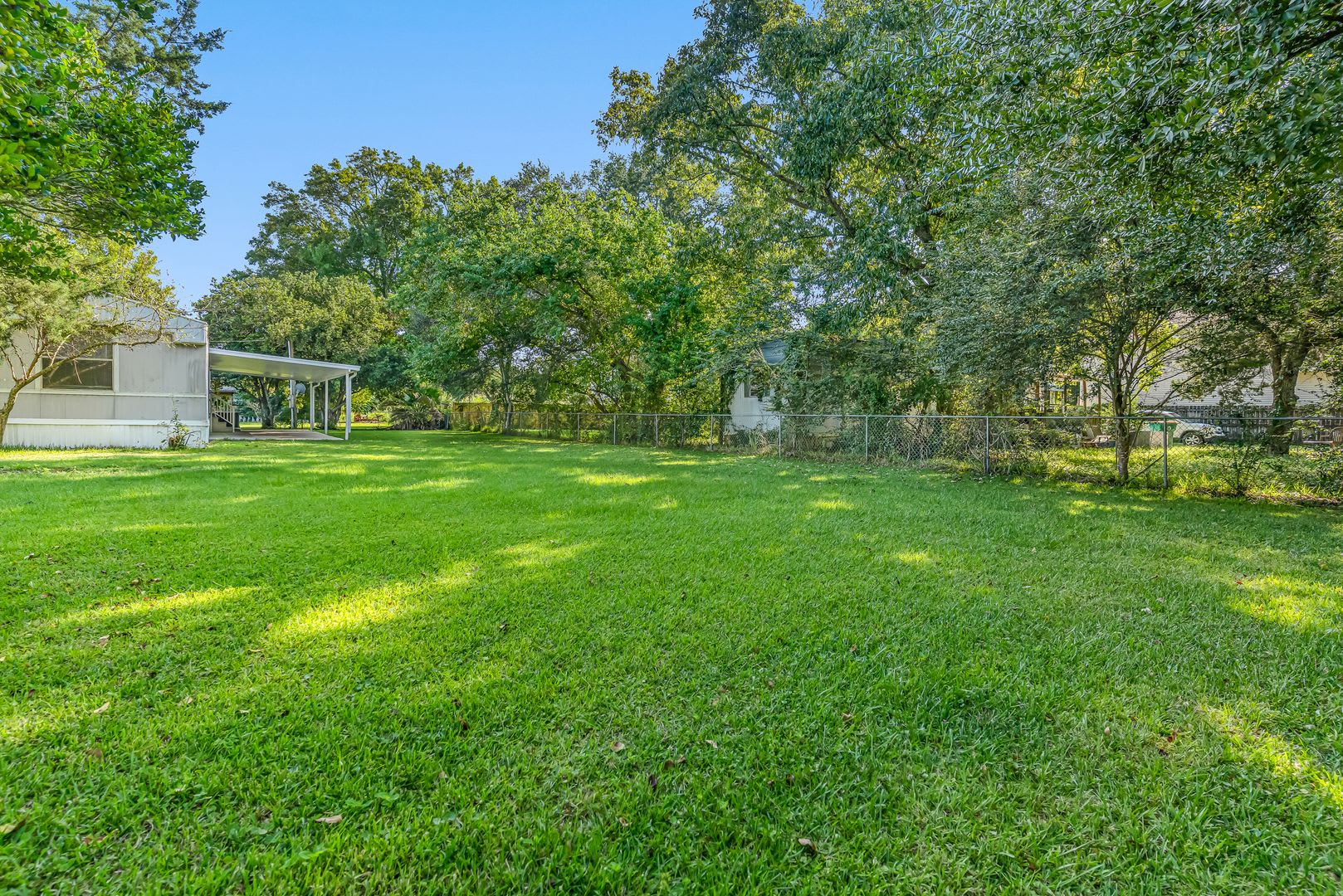 2 Bedroom on Spacious Lot! – photo 4