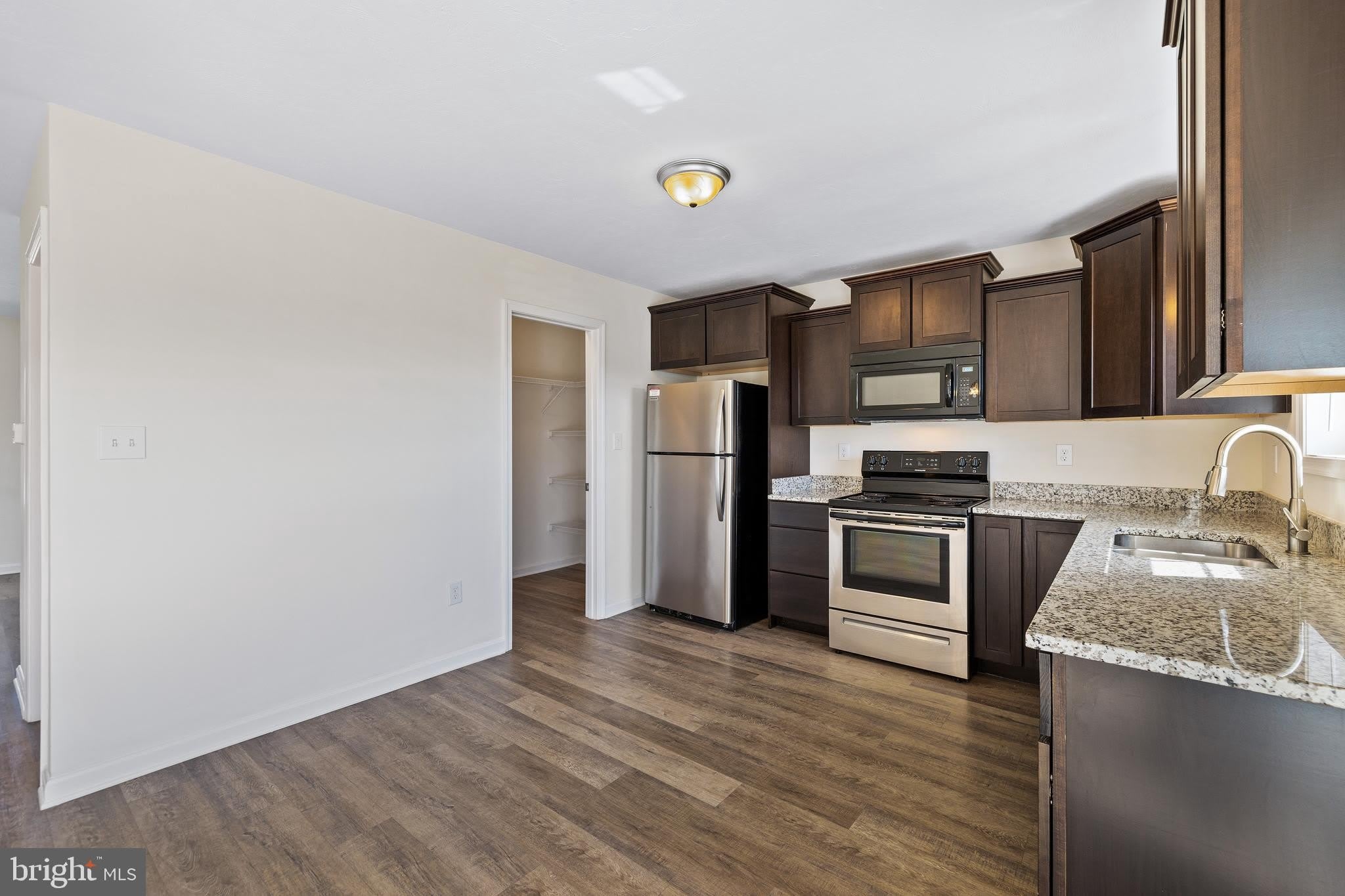 82 HERITAGE Court – photo 4