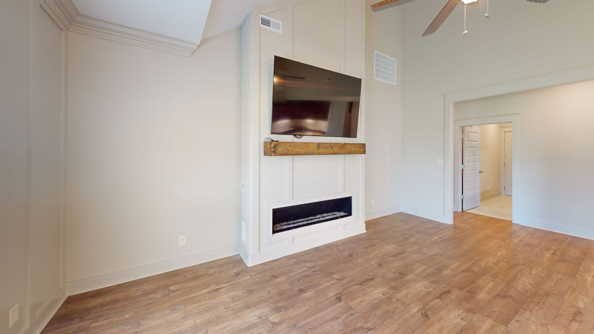 Stylish Veridian Townhome With Main Level Primary Suite Large Kitchen Island And Covered Back Patio – photo 4